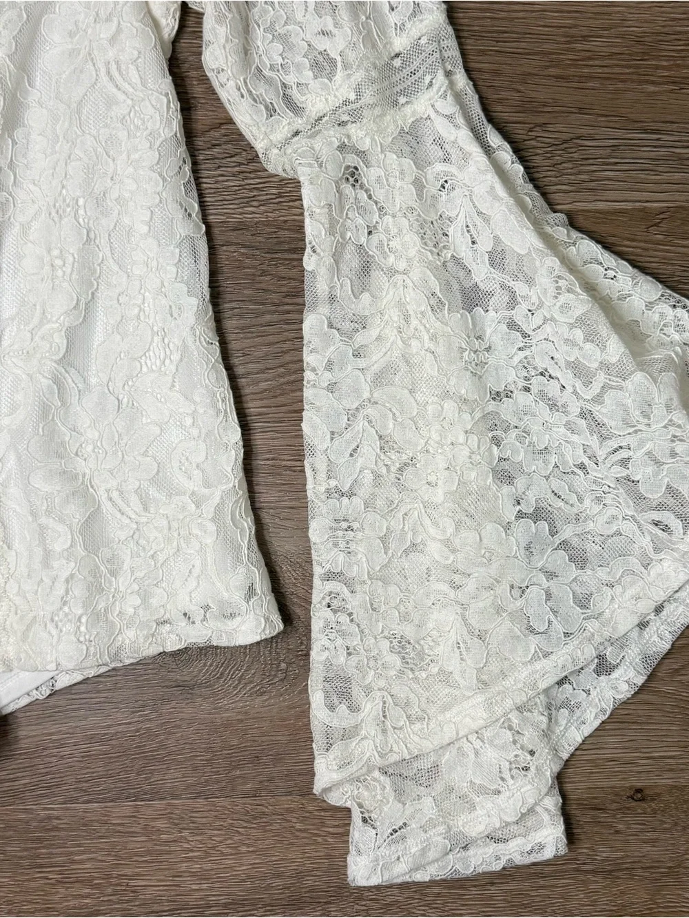 Laundry By Shelli Segal White Lace Off-Shoulder Top